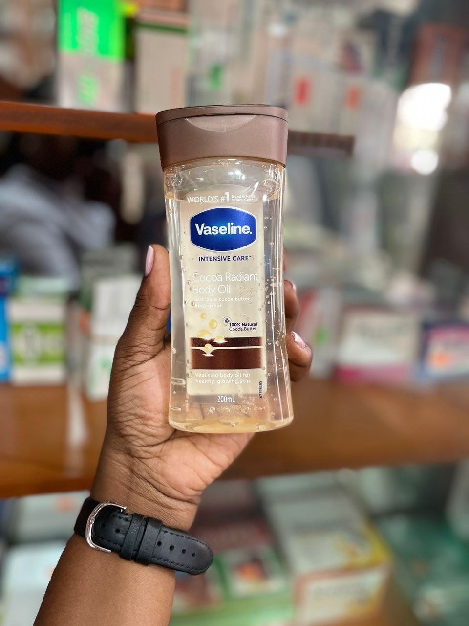Vaseline Body Oil Intensive Care Cocoa Radiant Body Oil for Glowing skin Body Gel Oil made with Pure Cocoa Butter + Replenishing Oils 6.8 oz 200 ml