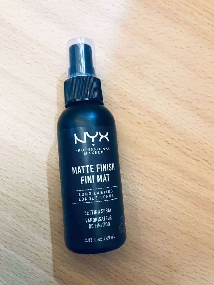 Nyx professional  Makeup Setting Spray - Matte Finish, Long-Lasting Face Mist for up to 16HR